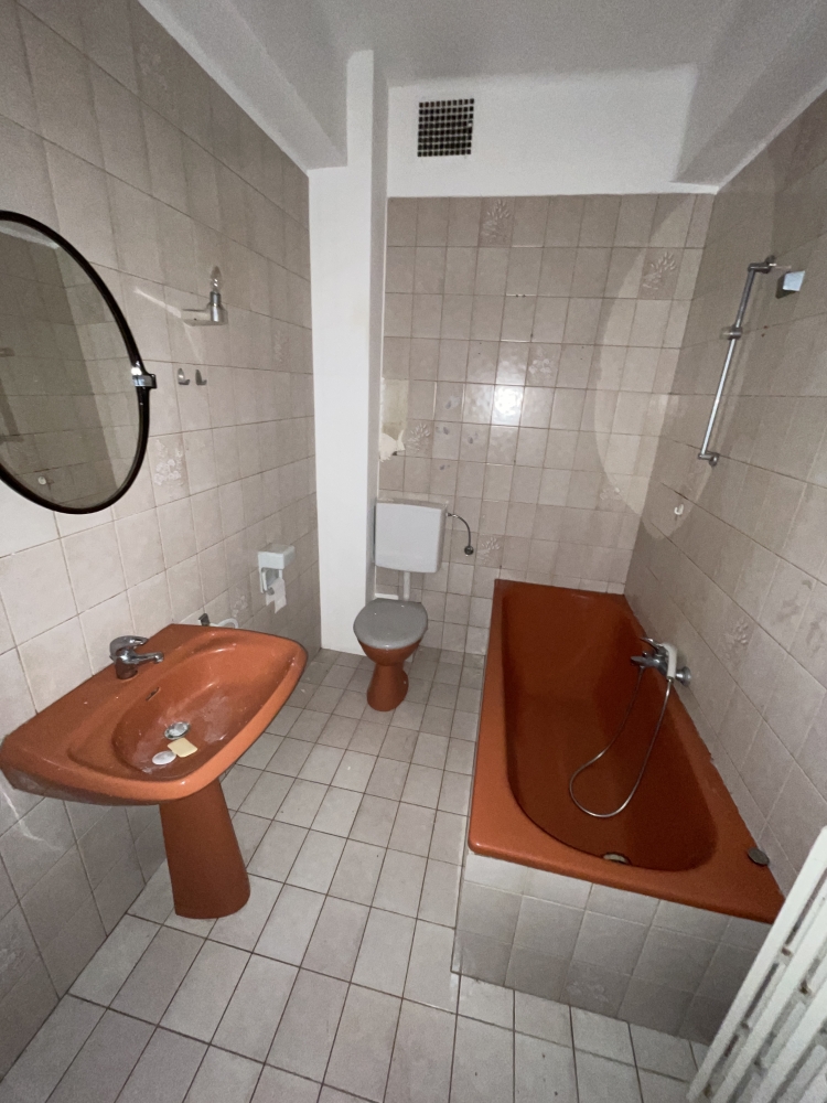 lot salle de bain orange (WC, lavalbo avec pied, baignoire)